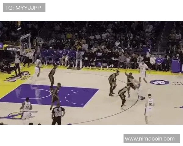 湖人对决热火精彩直播网全程跟踪赛事动态与分析